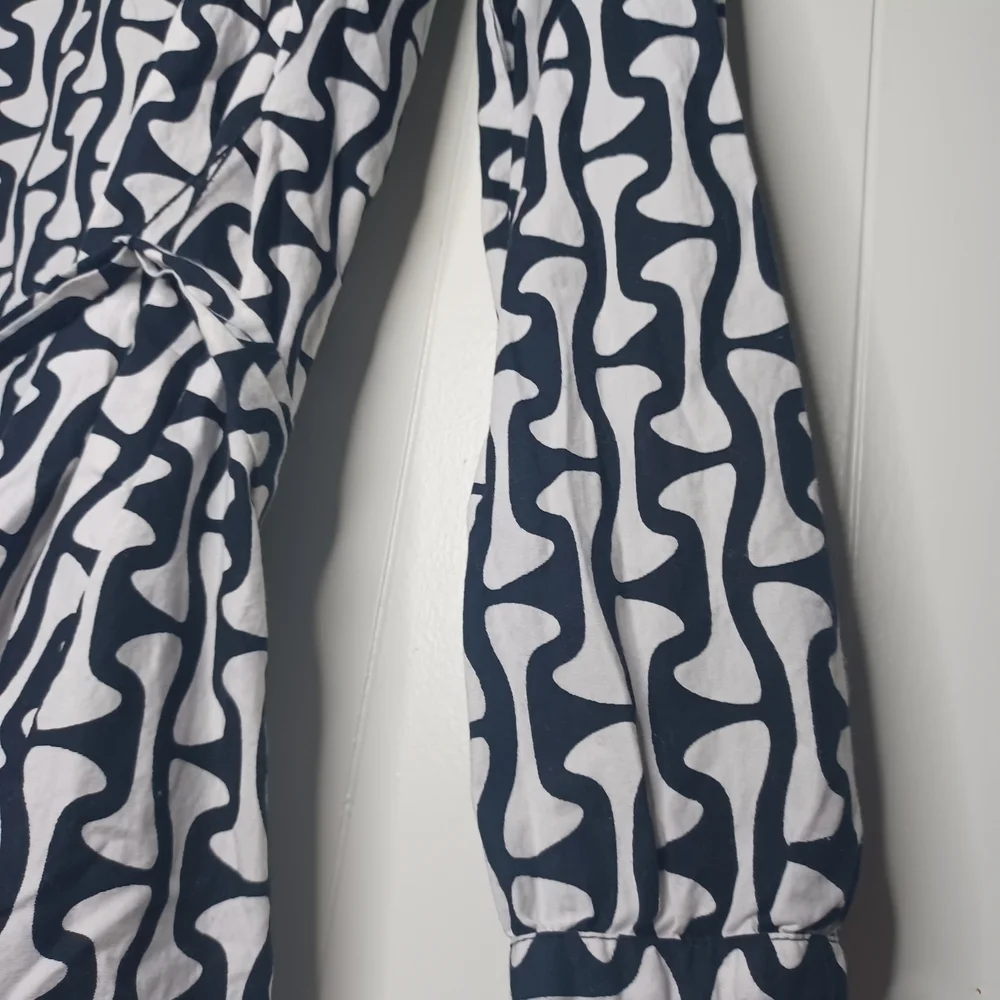 Lark+Grey stylish black